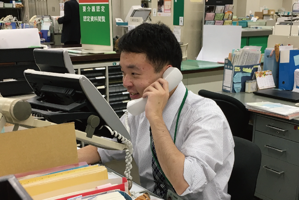 電話での問い合わせの様子